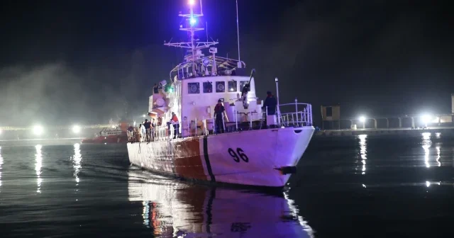 Karadeniz’de 115 mil açıkta nefes kesen tahliye: Saldırıya uğrayan Türk balıkçılar kurtarıldı VİDEO İZLE