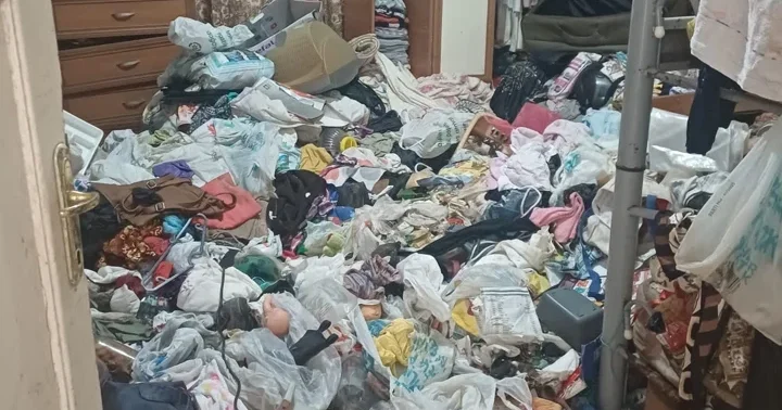 Ataşehir de kötü koku ihbarı çöp evi ortaya çıkardı! Her odadan birer kamyon çöp çıktı
