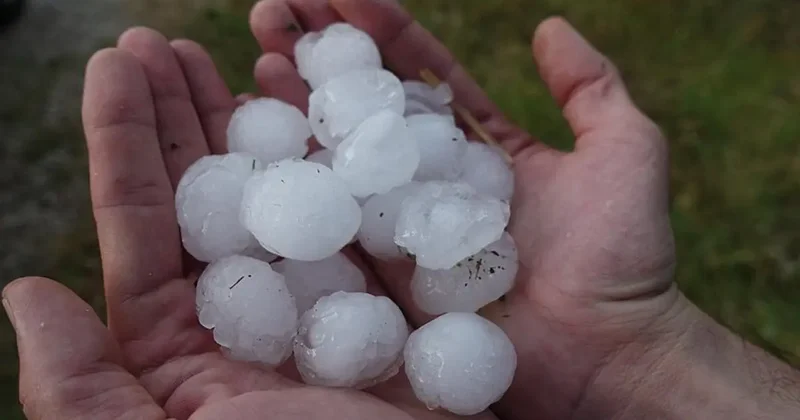 Malatya’da dolu yağışı tarım arazilerini sular altında bıraktı