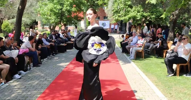 Bayındır da moda tasarımı defilesi damga vurdu İzmir Haberleri
