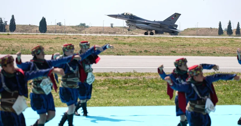 İzmir de Havacılık Festivali coşkusu: Türk Hava Kuvvetlerinin 115 inci kuruluş yıl dönümü kutlanıyor