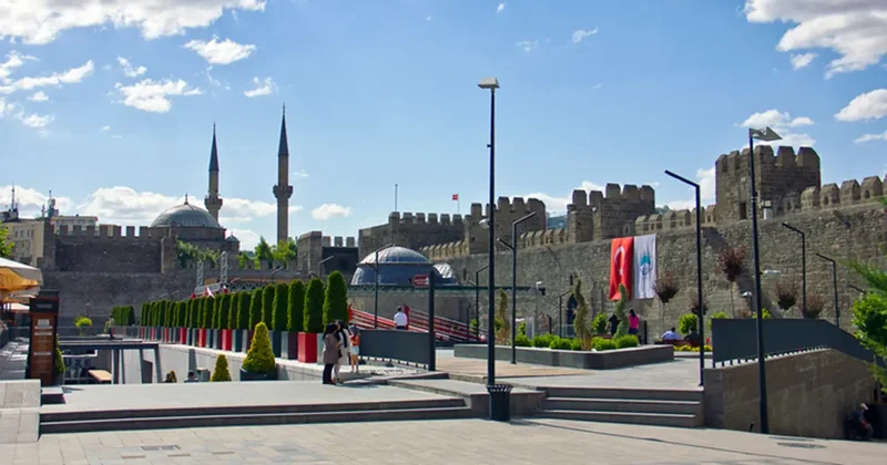 Kayseri’de ‘yağma’ suçundan 14 yıl hapis cezasıyla aranan şahıs yakalandı