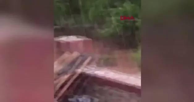 Niğde de sel felaketi: 3 araç sulara kapıldı, 1 kişi öldü