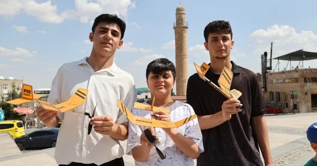 Mardin de çocuklar model uçaklarla gökyüzünü renklendirdi VİDEO İZLE