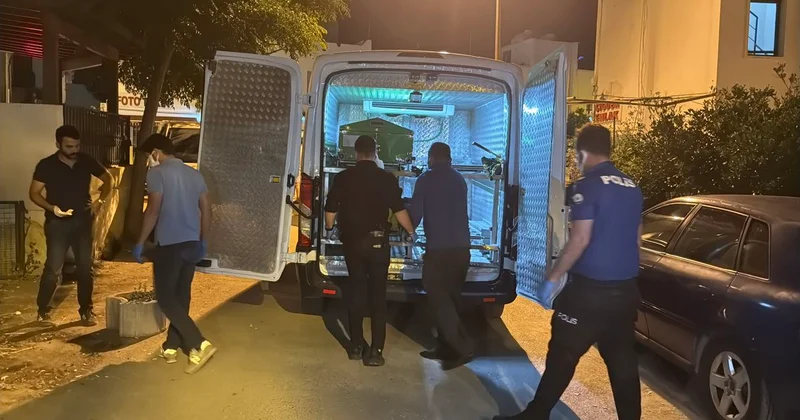 Kötü koku ihbarından dram çıktı! Ölen babasının başında 2 gün bekledi