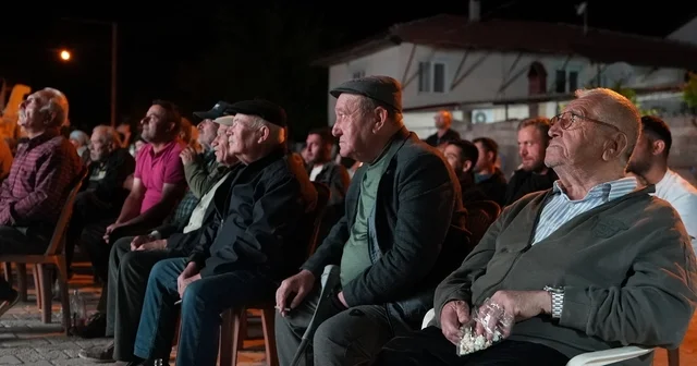 Denizli de sanat köylere taşındı Denizli Büyükşehir ile sanat her yerde: Köyümde Sinema Günleri nostalji rüzgarı estiriyor Denizli Haberleri