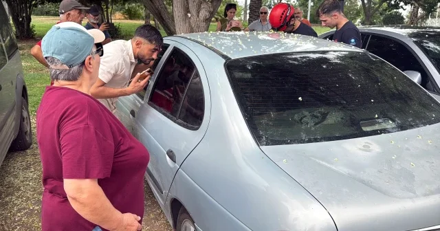 Otomobilde kilitli kalan 1 yaşındaki Firaz u itfaiye kurtardı VİDEO İZLE