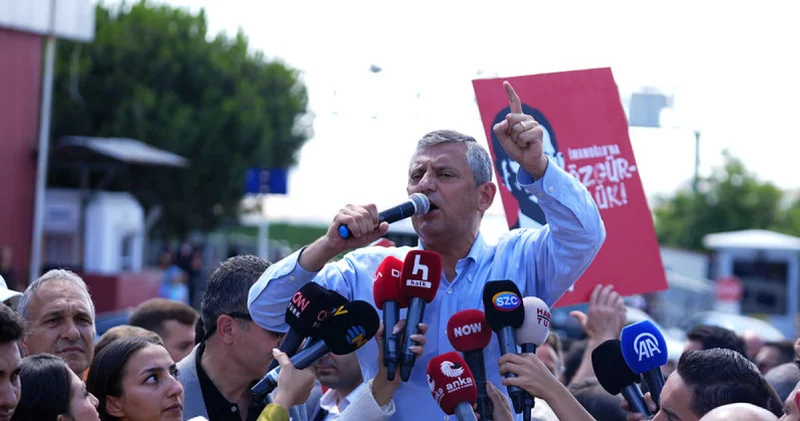 Özgür Özel, duruşmaların ardından Silivri de konuştu
