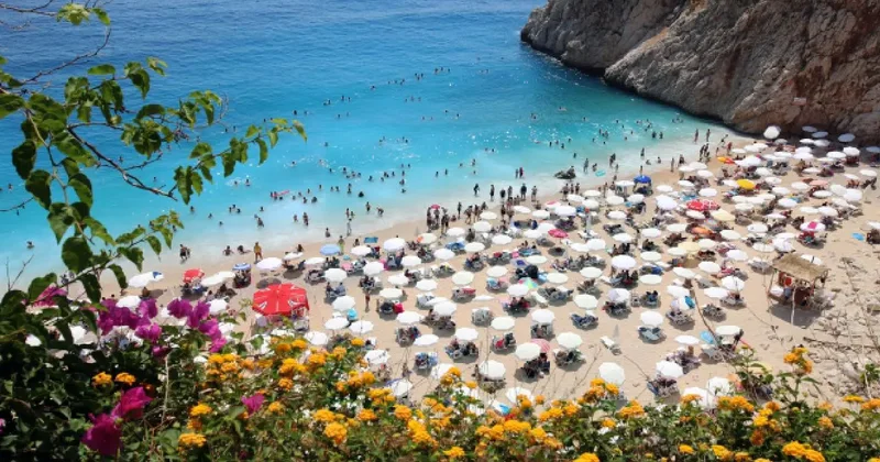 Yüksek fiyatlar yerli turisti yabancı ülkeye kaçırıyor