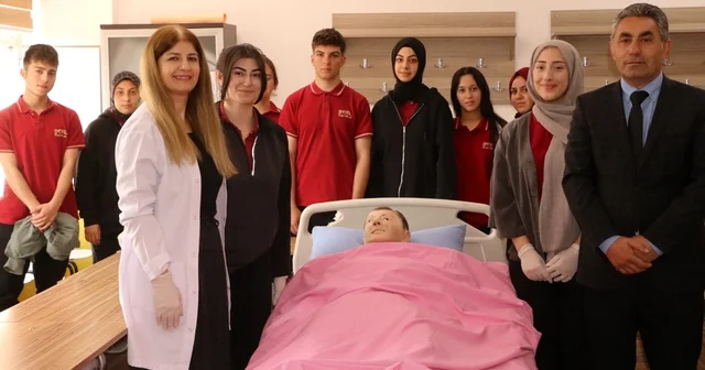 Erzincan da meslek lisesi sağlık sektörüne bakım personeli yetiştiriyor Erzincan Haberleri Habertürk Yerel Haberler