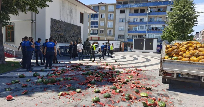 Karpuzları Yere Atan Seyyar Satıcı