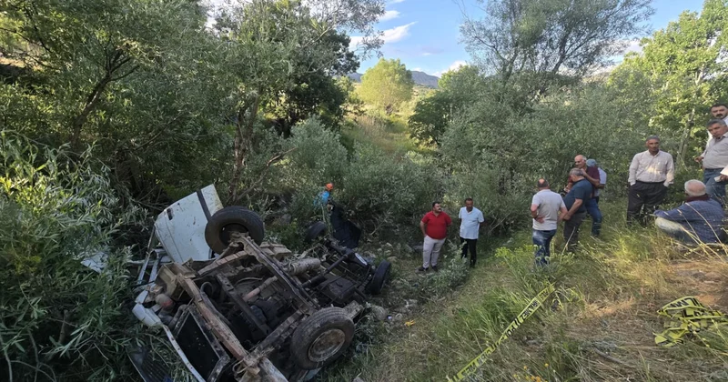 Kontrolden çıkan kamyonet uçuruma yuvarlandı; 3 kişi öldü, 2 yaralı var Sözcü Gazetesi