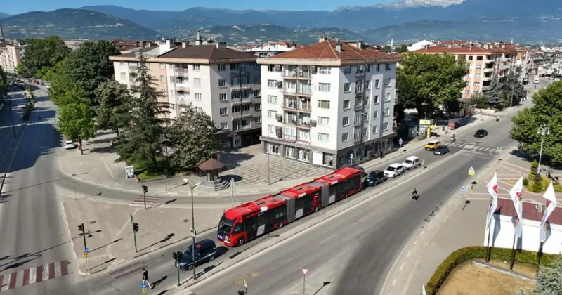 Metrobüs heyecanı! İlk kez yollara çıktı