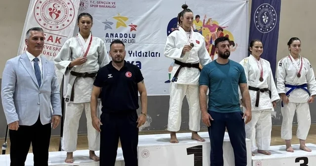 Eskişehirli judoculardan Analig de büyük başarı: Kız takımı yarı finalde Eskişehir Haberleri Habertürk Yerel Haberler