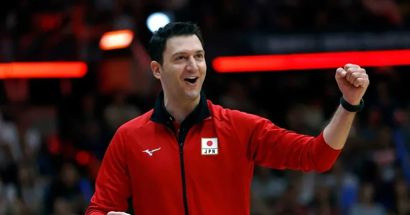 Ferhat Akbaş, Asya da yılın voleybol başantrenörü seçildi