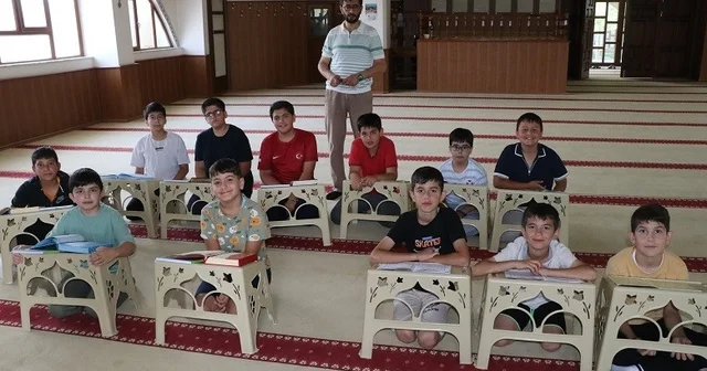 Erzincan da yaz Kur an kursları başladı, camiler çocuk sesleriyle şenlendi Erzincan Haberleri Habertürk Yerel Haberler