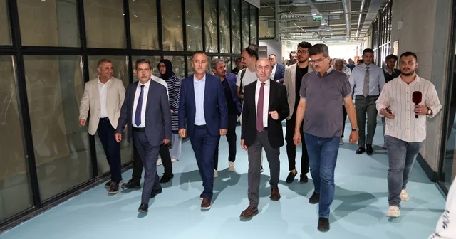 Başkan Pekyatırmacı: Selçuklu da her alanda olduğu gibi spor alanında en iyi hizmeti üretmenin gayreti içerisindeyiz Selçuklu Belediye Başkanı Ahmet Pekyatırmacı, Sporcu Seçme ve Yetiştirme Merkezi ni tanıttı Konya Haberleri Habertürk Yerel Haberler