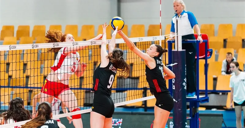 Türkiye, İspanya ya set vermedi! Yarı finale çıkmayı garantiledi