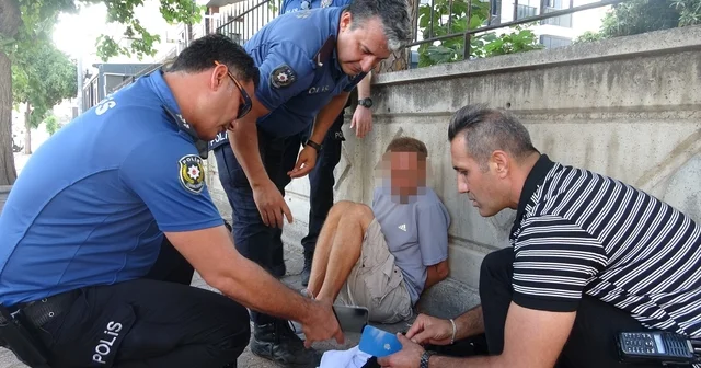 Turistleri hedef alan plaj faresi çaldığı telefonun GPRS destekli takip sistemi ile yakalandı Eşyalarına kavuşan Rus aile, polis ekiplerine Türkçe teşekkür etti Antalya Haberleri Habertürk Yerel Haberler