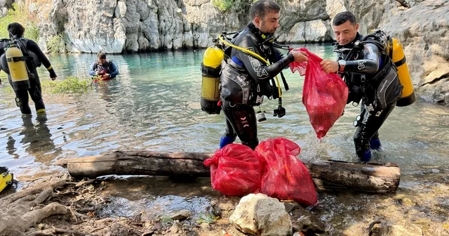 Antalya nın içme suyu kaynağından pet bardak, alkol şişeleri, poşetler çıkartıldı Kırkgöz su kaynaklarında ortak koruma seferberliği Antalya Haberleri Habertürk Yerel Haberler