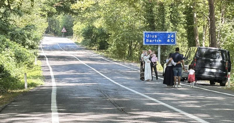 Ağaç tünel yol da seyrine doyumsuz manzara