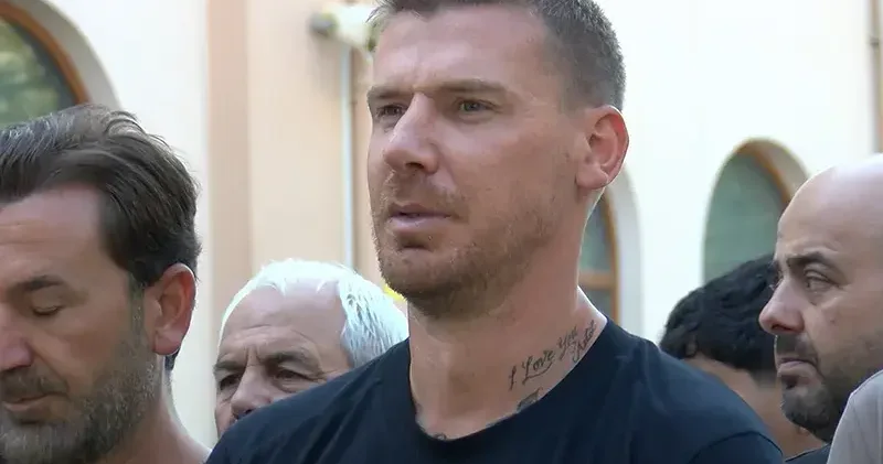 Eski milli futbolcu Serdar Aziz in babası toprağa verildi
