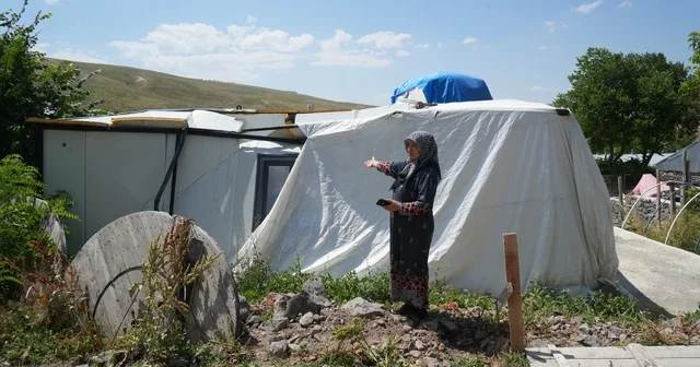 Satın aldıkları prefabrik evin önce çatısı damlattı, sonra tamamen çöktü Erzurum Haberleri Habertürk Yerel Haberler