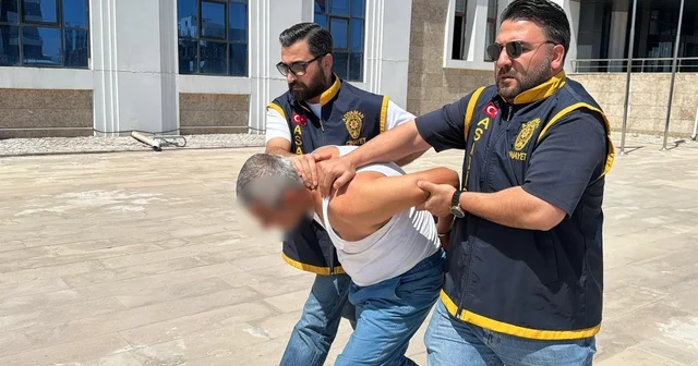 Cinayet zanlısı adliyeye sevk edildi Komşusunu öldürüp 5 yaşındaki çocuğu yaralamıştı Adıyaman Haberleri Habertürk Yerel Haberler