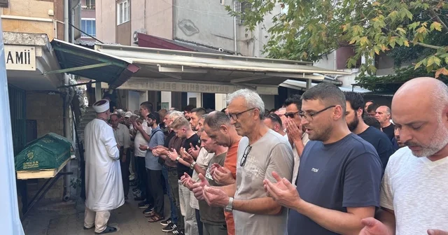 İznik Gölü ne düşen genç hayatını kaybetti, gözyaşlarıyla toprağa verildi Bursa Haberleri Habertürk Yerel Haberler