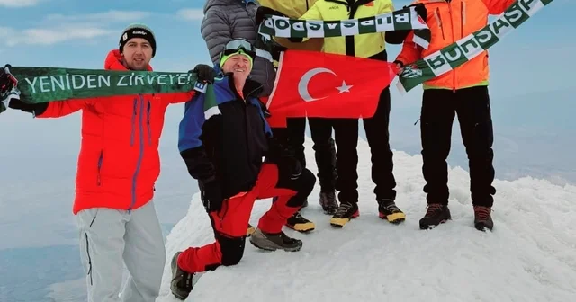 Bursalı dağcılardan Ağrı Dağı zirvesinde Bursaspor mesajı Bursa Haberleri Habertürk Yerel Haberler