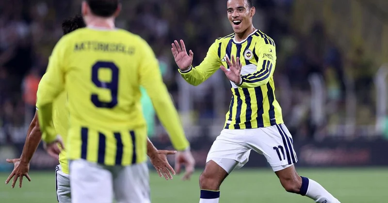 Kadıköy de resital! Fenerbahçe yıldızlarıyla tura göz kırptı