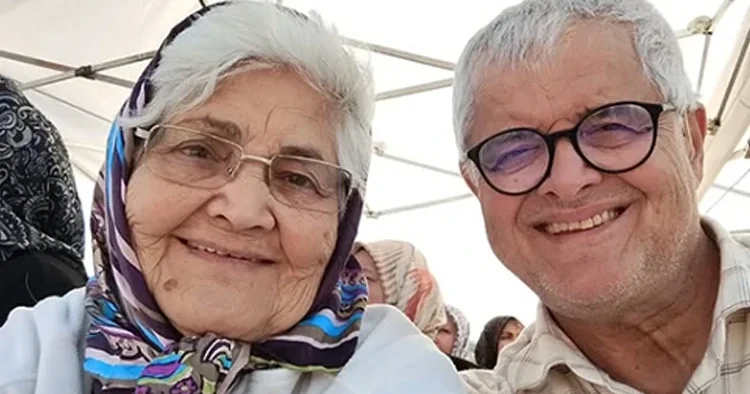 Bir dönem Türkiye nin en yakışıklılarından biriydi... Ne kadar ünlü olursa olsun o hâlâ köy çocuğu, hâlâ annesinin vefalı oğlu
