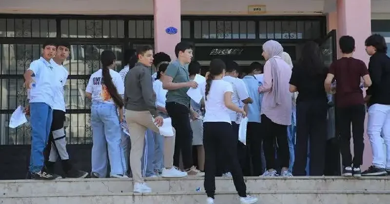 LGS de İstanbul un en yüksek puanlı 20 lisesi belli oldu! İlk 20 de iki imam hatip lisesi yer aldı