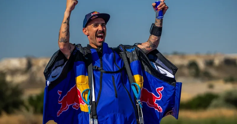 Red Bull sporcusu Kapadokya da 200 kilometre hızla slalom yaptı!