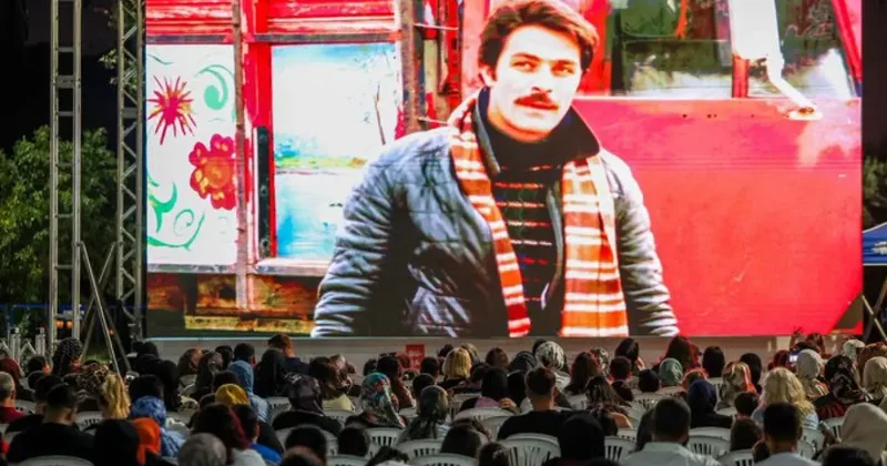 Esenler de vatandaşlar yazlık sinemada buluşuyor!