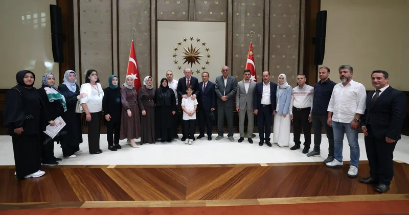 son dakika haberler: Kahramanmaraş taki okul saldırısında yakınlarını kaybeden aileler Cumhurbaşkanı Recep Tayyip Erdoğan ile görüştü Ayser Çalık Ortaokulu haberler Son dakika haberleri