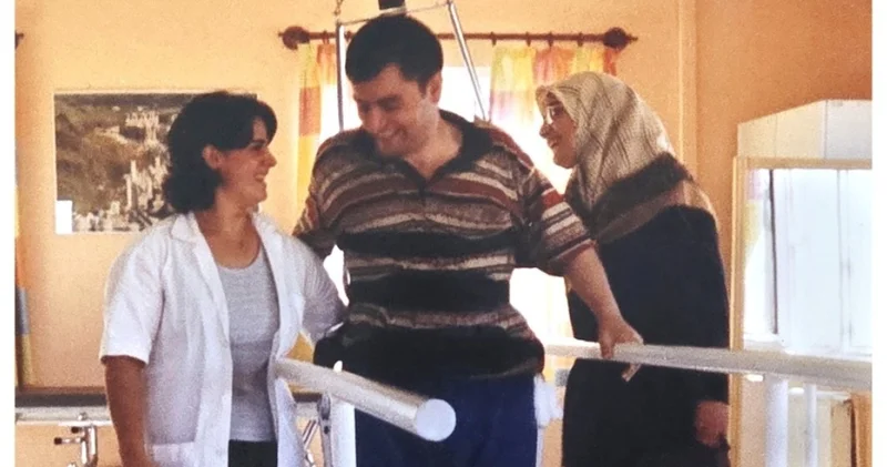 Tekerlekli sandalyeli genel cerrahın yaşam öyküsü Amerikan tıp dergisinde
