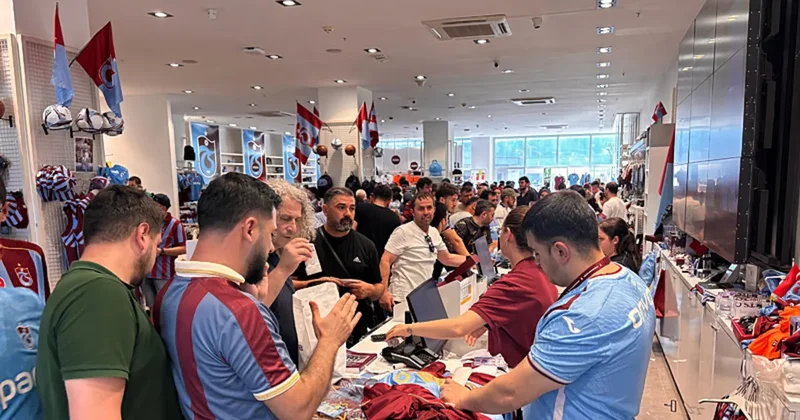 Trabzon da Muhammed Salah formalarına büyük ilgi!