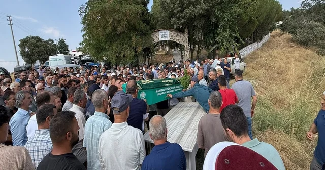 Minik Fikri gözyaşları ve dualarla son yolculuğuna uğurlandı Manisa Haberleri Habertürk Yerel Haberler