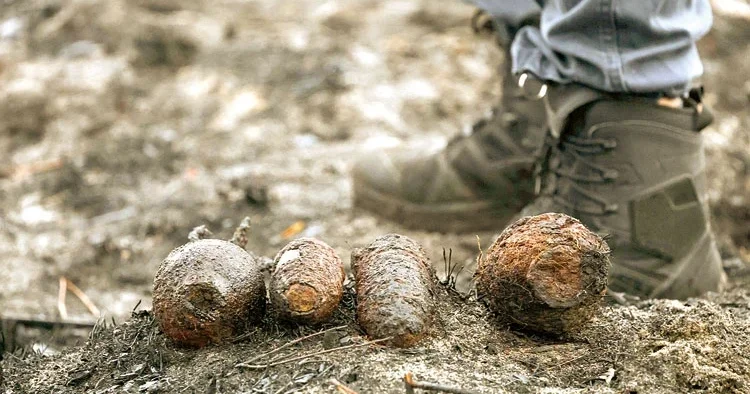 Yangında bombalar patladı