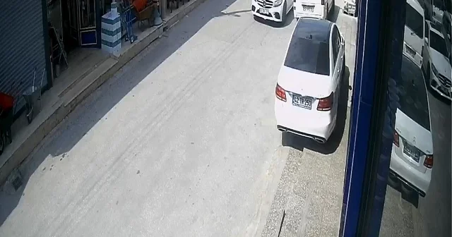 Minibüsün camını kırıp, para ve altınları çalan kar maskeli şüpheliler kamerada Konya Haberleri Habertürk Yerel Haberler