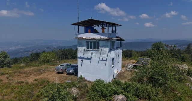 Duman avcısı aileler, gözetleme kulesinde dönüşümlü nöbet tutarak yeşil vatanı koruyor Bursa Haberleri Habertürk Yerel Haberler