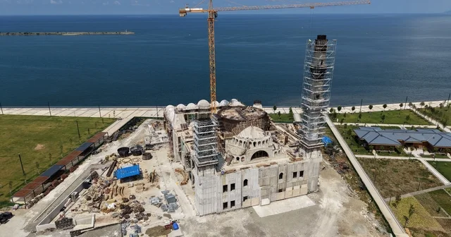 Eski TBMM Başkanı Kahraman, yapımı süren Recep Tayyip Erdoğan Camii nde incelemede bulundu Rize Haberleri Habertürk Yerel Haberler
