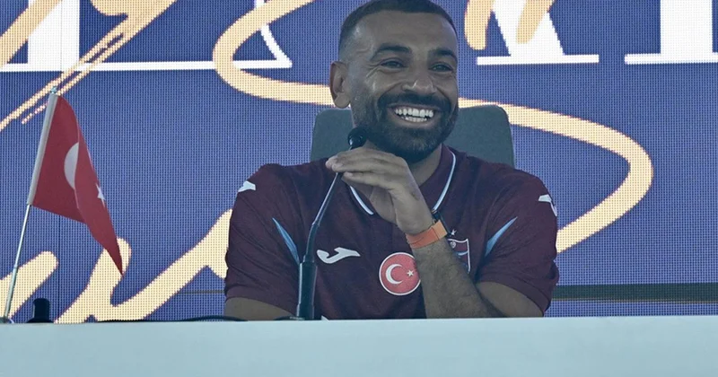 Salah yaklaşık 30 bin taraftarın önünde imzayı attı! İşte taraftarlara mesajı
