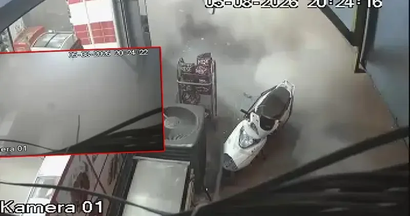 Bahçelievler de tahliye edilen 4 katlı binanın çöktüğü anlar saniye saniye kamerada