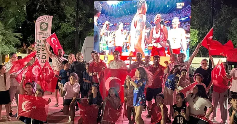 Filenin Sultanları’nın zaferi Osmaniye’de dev ekrandan izlendi