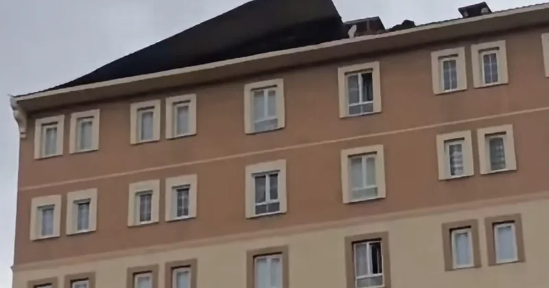 Bingöl’de kuvvetli rüzgar çatıları uçurdu