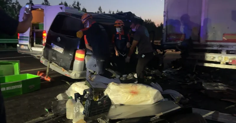 Minibüs TIR a arkadan çarptı: 2 ölü, 2 ağır yaralı