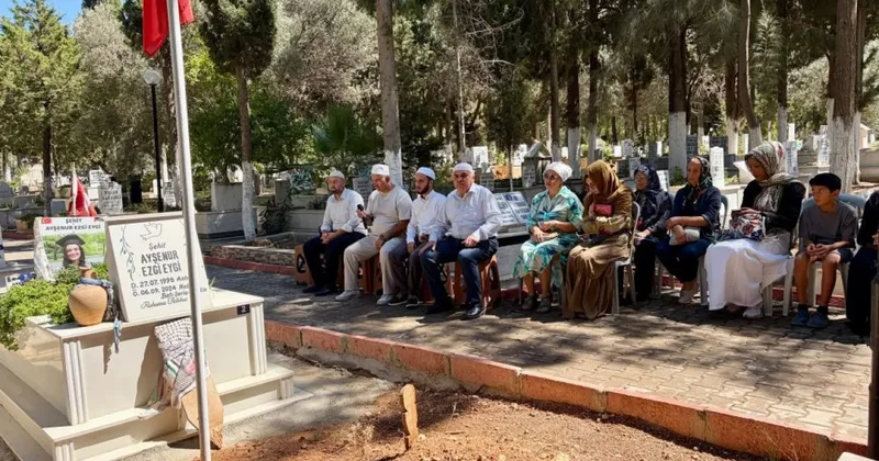 Şehit Ayşenur Ezgi Eygi mezarı başında dualarla anıldı