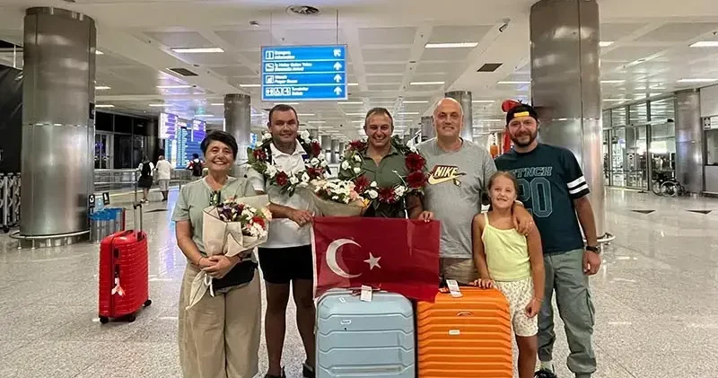 Milli yüzücü Tuna Tunca ya coşkulu karşılaşama
